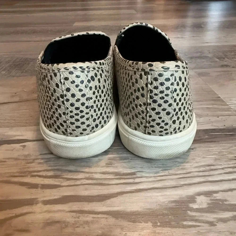 Time and Tru Women's Animal Print Twin Gore Slip On Memory Foam